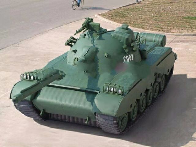 白马井镇军用充气坦克车